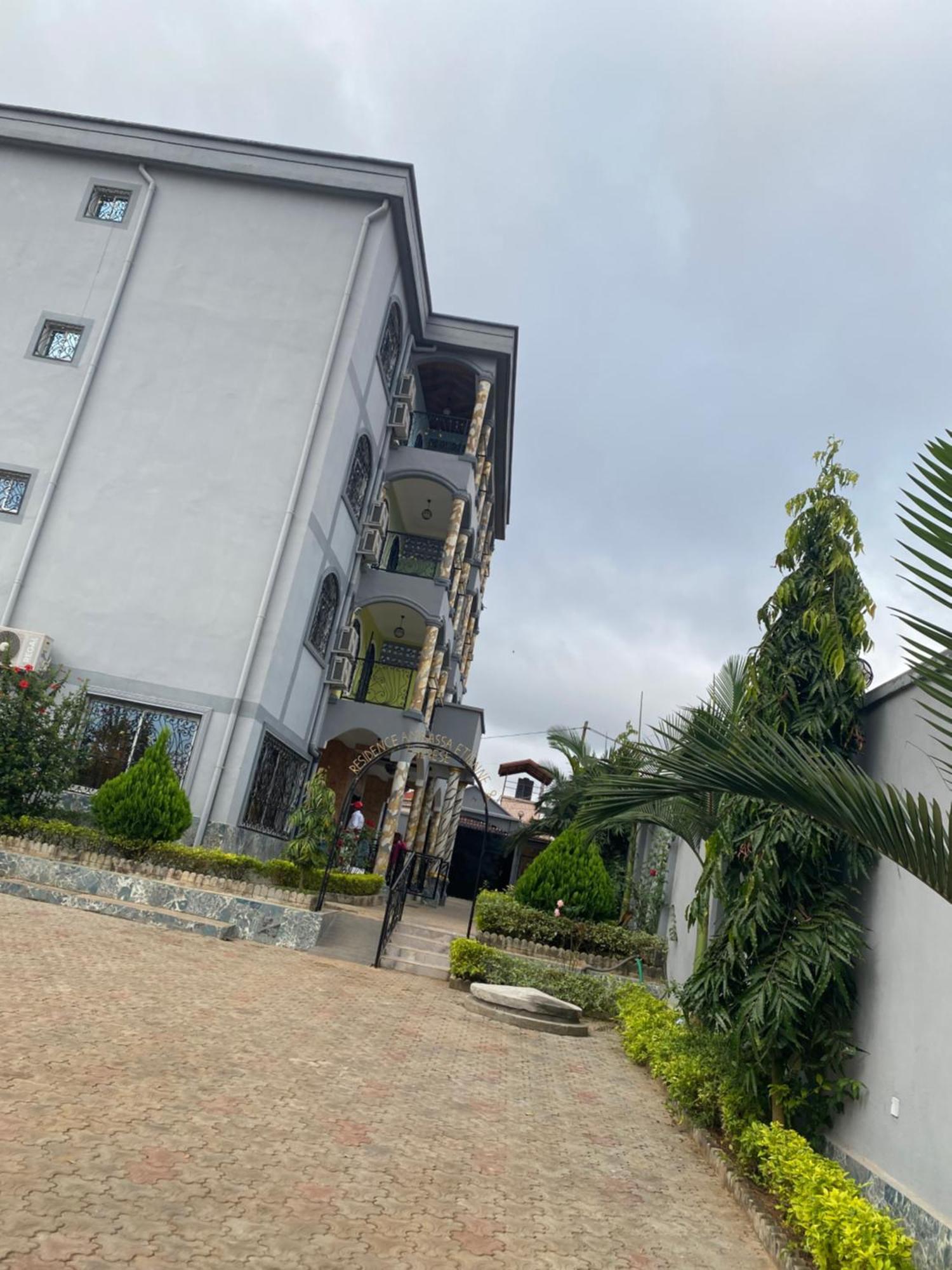 Residence Ambassa Etienne & Therese Yaoundé Exterior foto